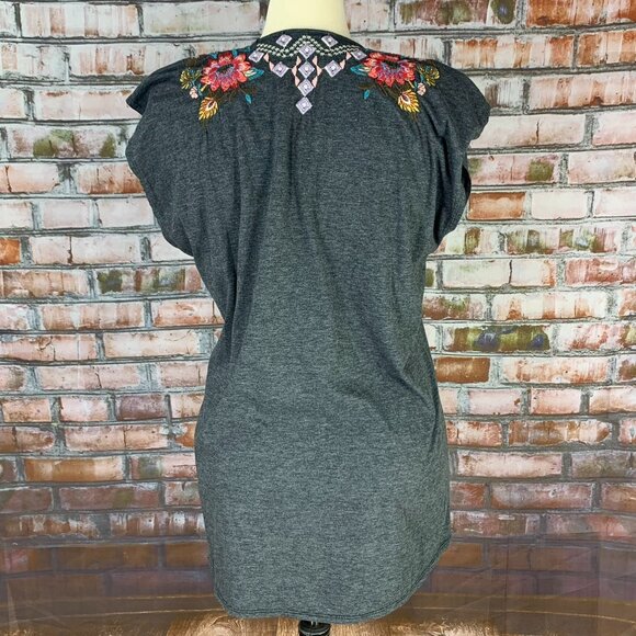 Johnny Was Gray NALA Deep Vee Cap Sleeve Embroidered Top • XL - Picture 2 of 4
